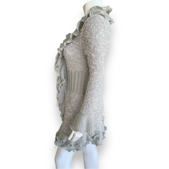 SIONI GREY RUFFLED KNIT SWEATER CARDIGAN. WOMEN’S SIZE MEDIUM/LARGE - Picture 3 of 8